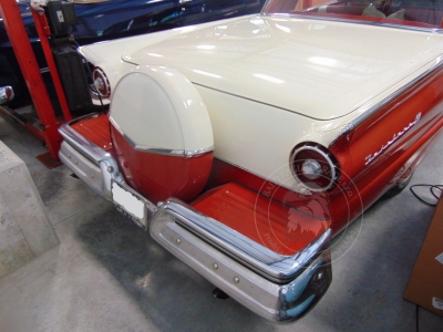 Veterán Ford Farlaine 500 Skyliner Retractable 1957